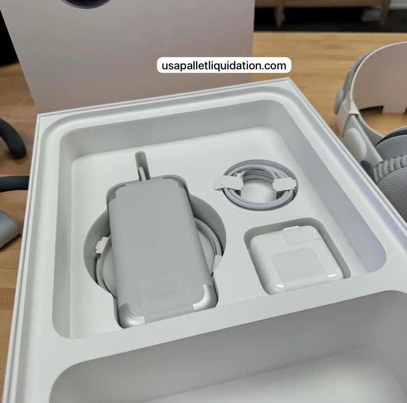 Apple Vision Pro 1TB (IN HAND) – Solo Knit Band, Dual Loop Band & Light Seal | Wholesale Liquidation - Image 4