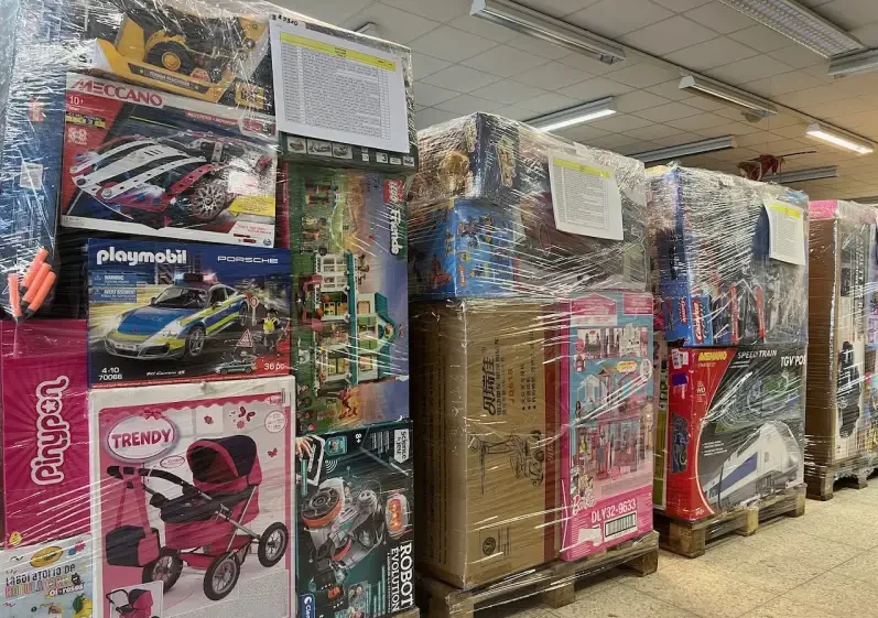 Games liquidation pallets mixed with toys - Image 2