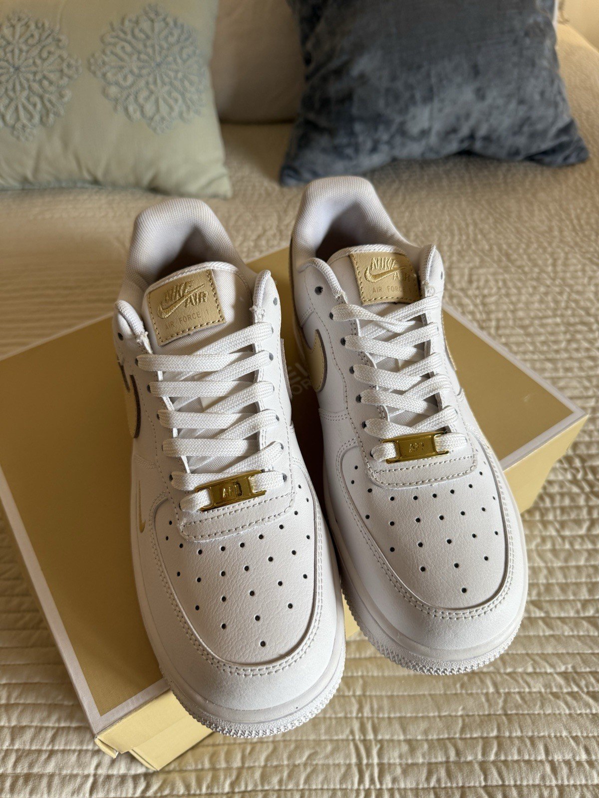 Original Air Force shoes pallet – Bulk AF1 Wholesale Sneakers for Resale - Image 2